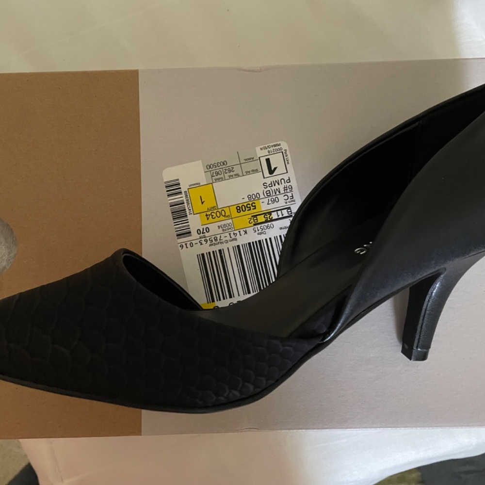 Heels - Picture 2 of 8
